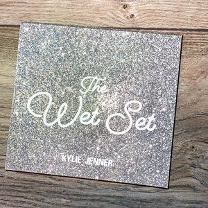 The Wet Set Highlighter palette ✨